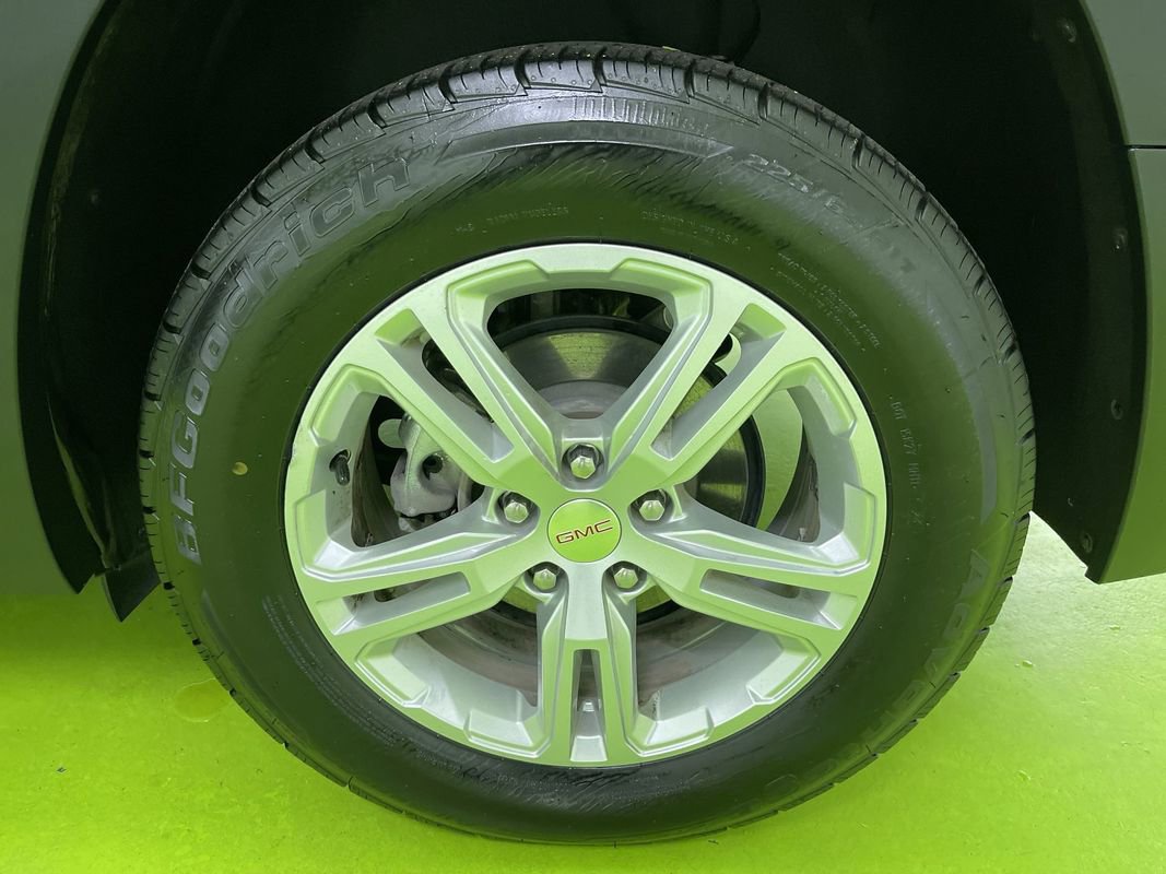 Used 2023 GMC Terrain SLE w/ Driver Convenience Package image 15