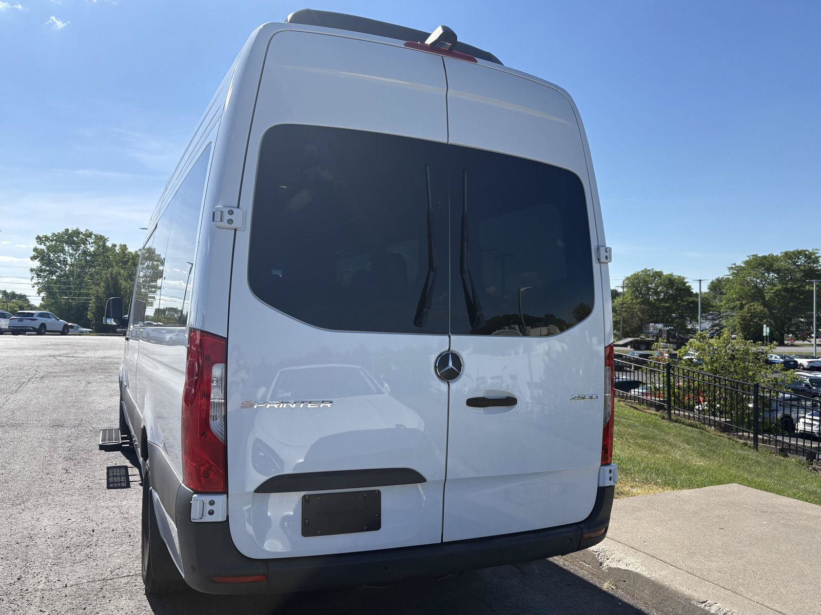 Used 2024 Mercedes-Benz Sprinter 2500 image 4