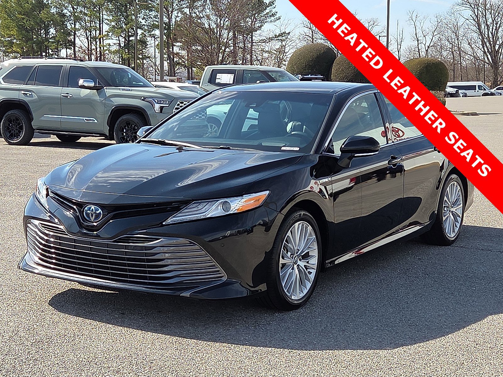 Used 2018 Toyota Camry XLE image 2