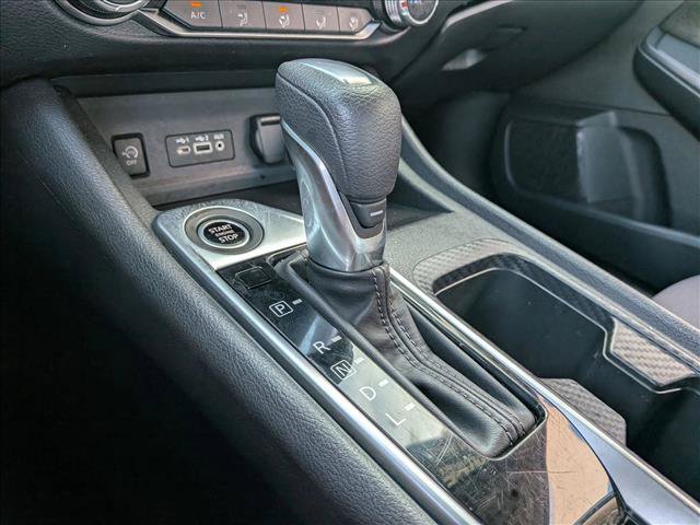 Used 2024 Nissan Sentra SV FWD image 17