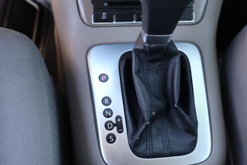 Used 2010 Volkswagen Tiguan 2WD image 16