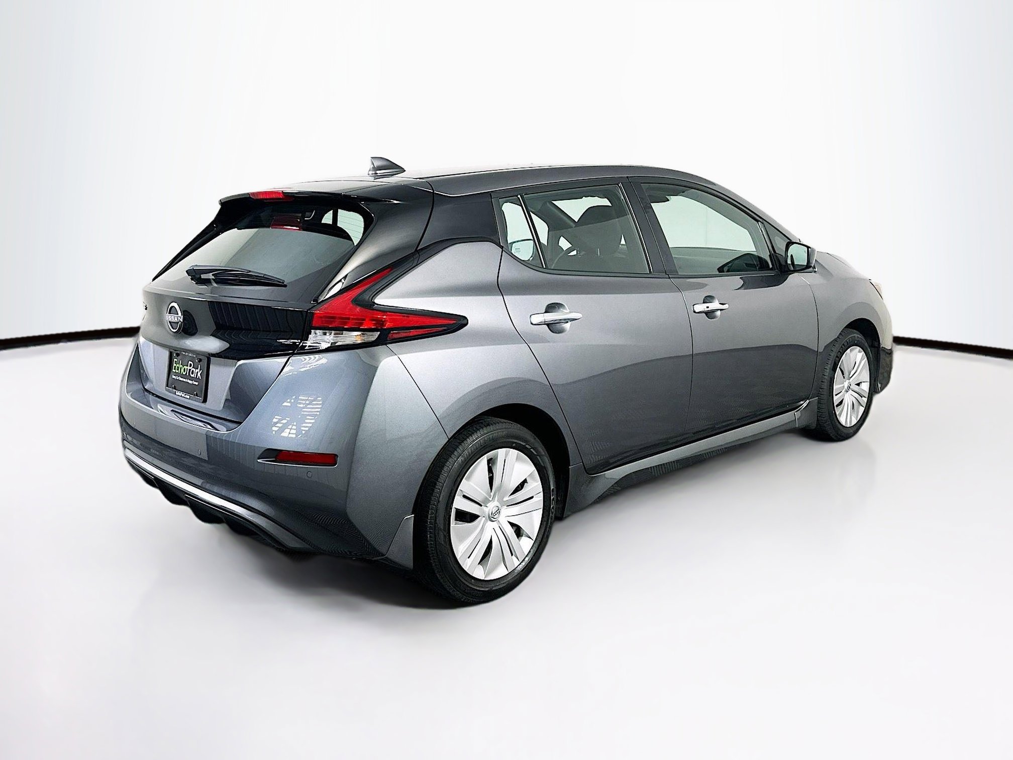 Used 2025 Nissan Leaf S image 9