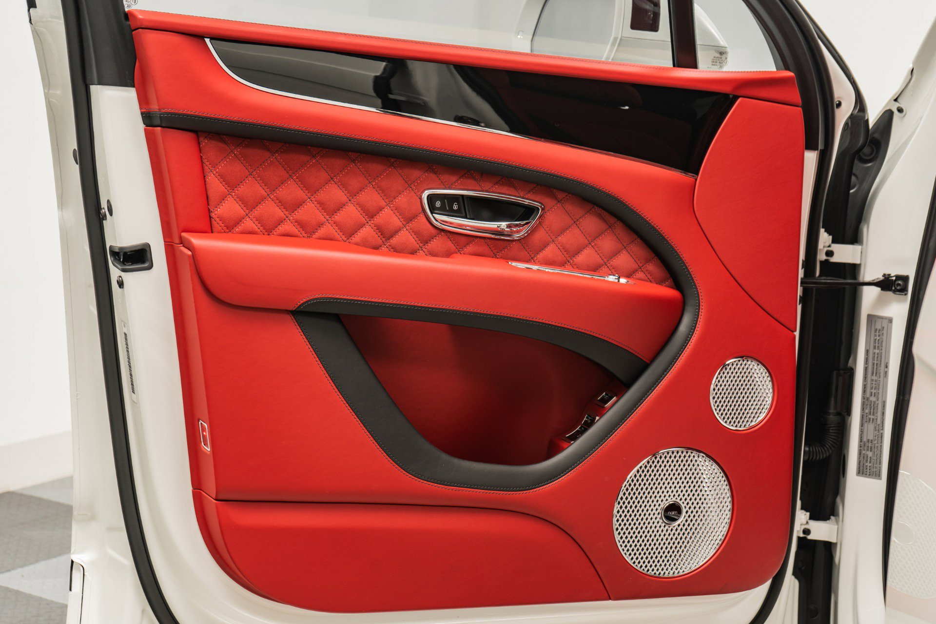 Used 2021 Bentley Bentayga Speed image 32