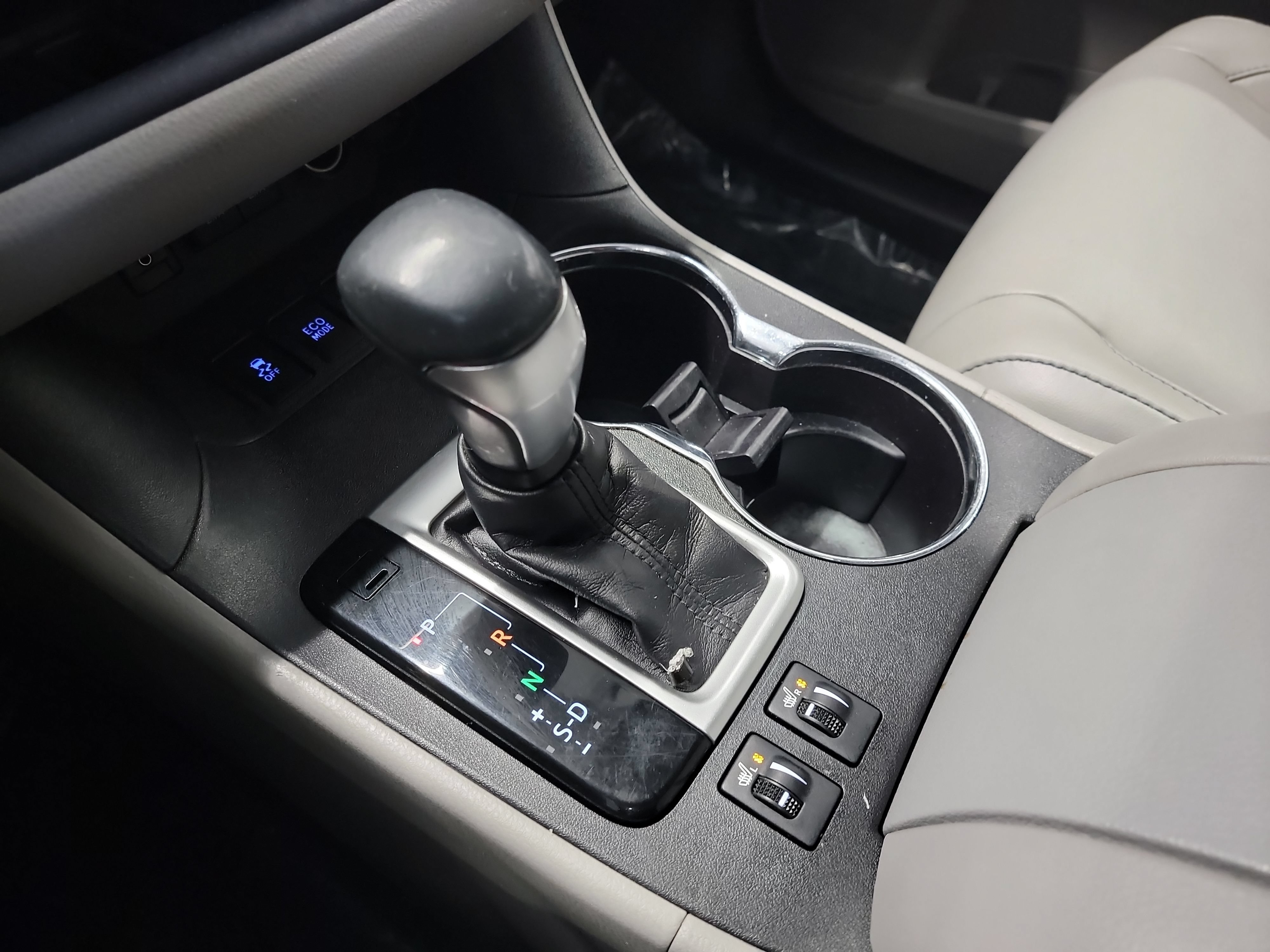 Used 2017 Toyota Highlander XLE w/ Carpet Mat Package AWD/4WD image 27