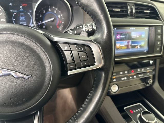 Used 2018 Jaguar F-PACE Prestige image 16