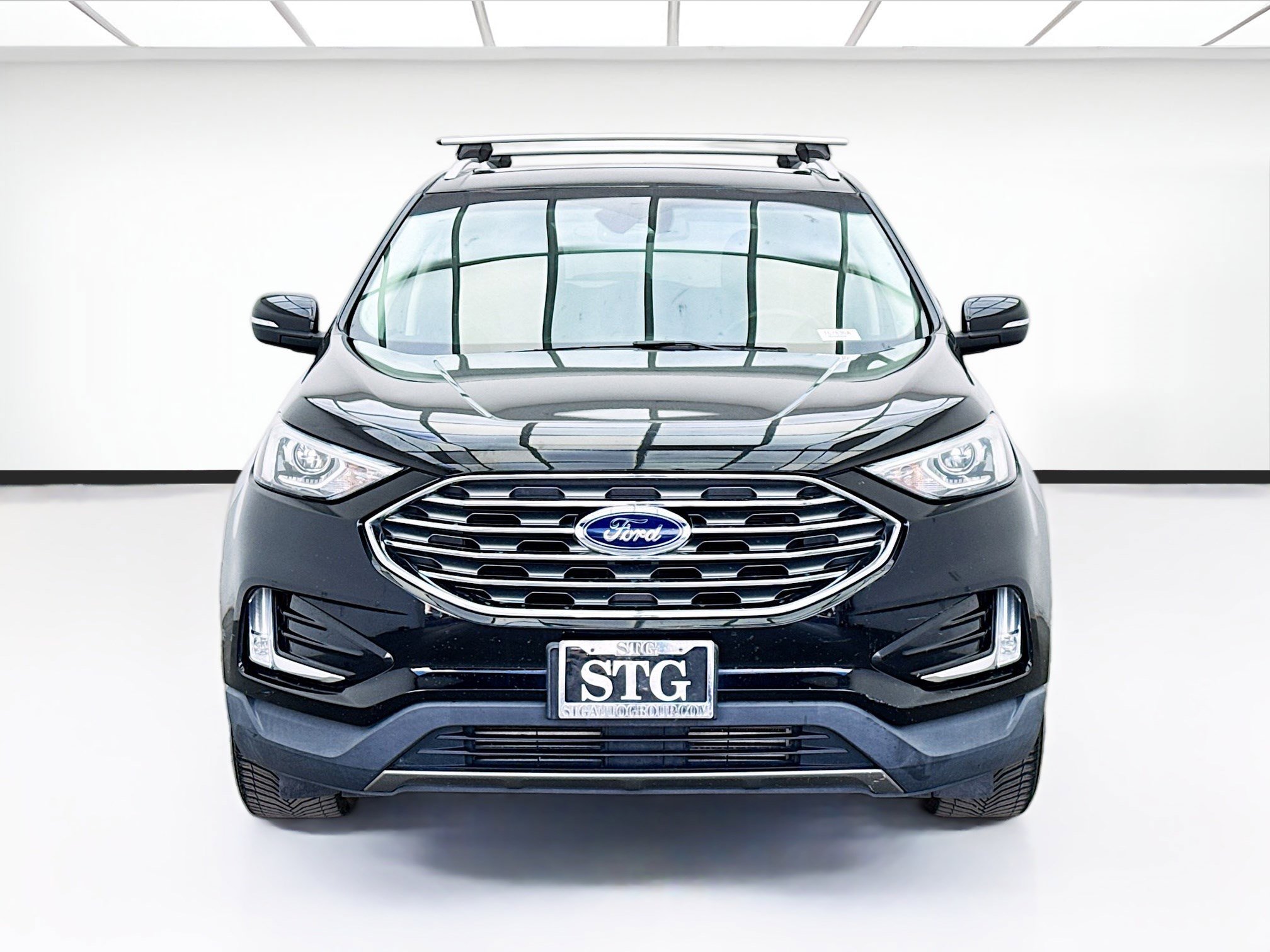 Used 2019 Ford Edge Titanium image 2