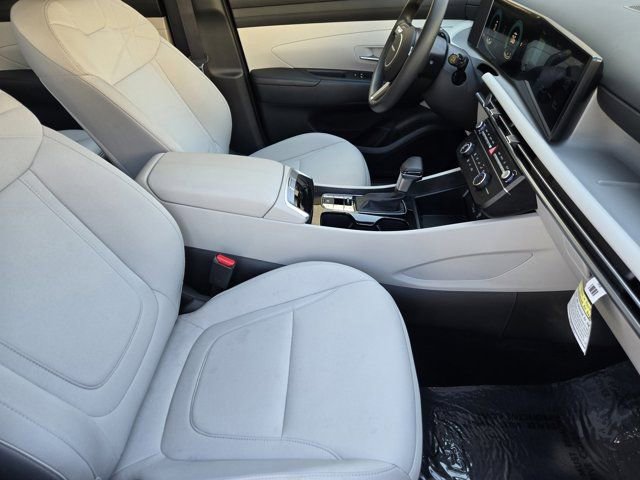 Certified 2025 Hyundai Tucson SE image 13