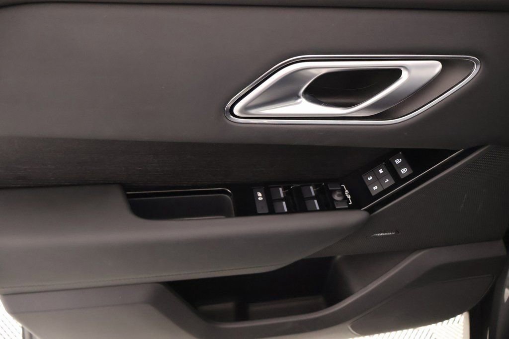 Used 2026 Land Rover Range Rover Velar Dynamic SE image 16