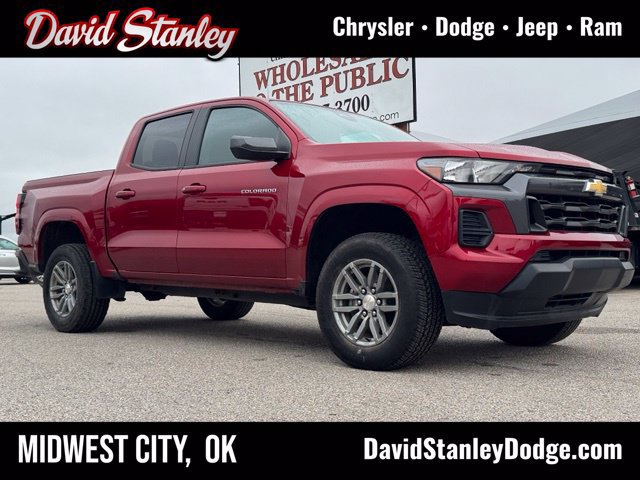 Used 2024 Chevrolet Colorado LT RWD image 1