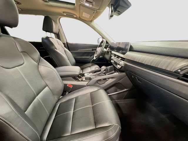 Certified 2024 Kia Telluride EX w/ EX Captain's Chair Package FWD image 31