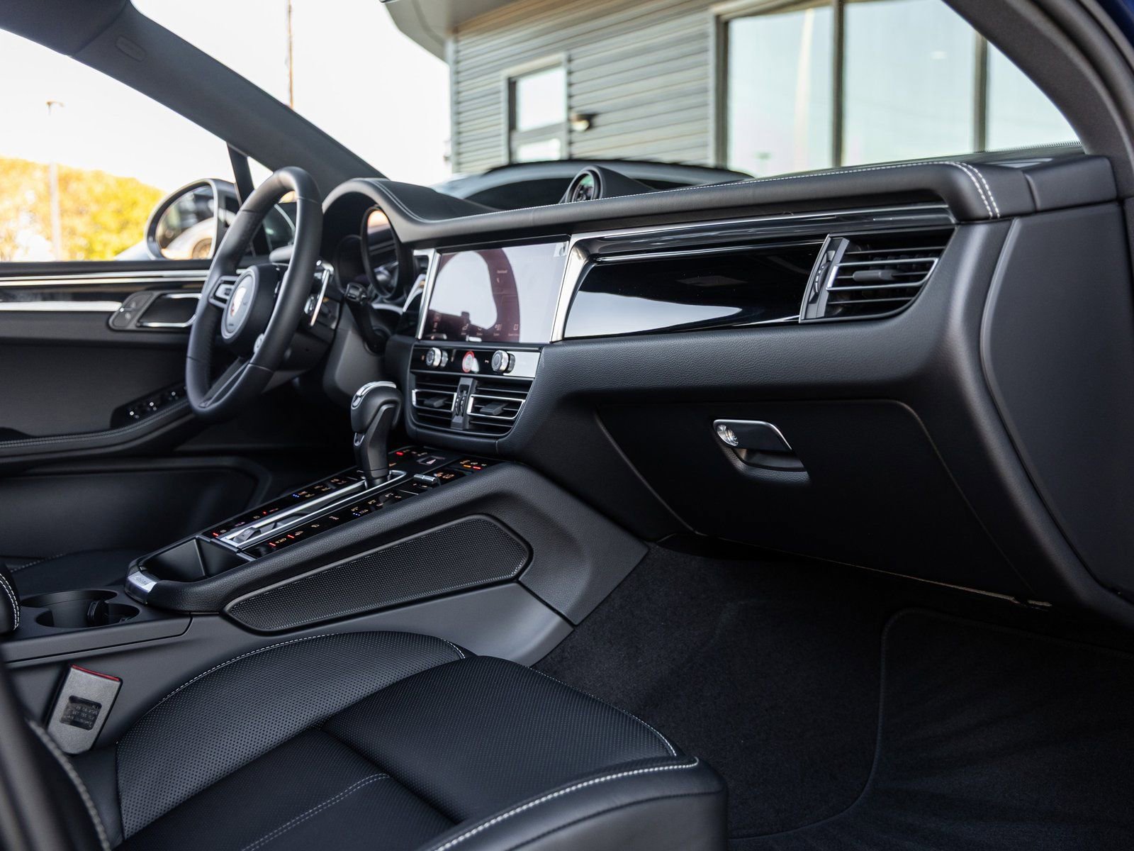 New 2026 Porsche Macan Turbo image 47