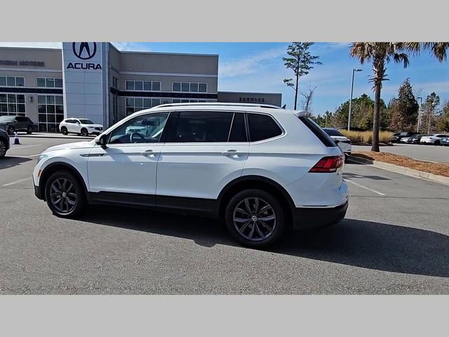 Used 2023 Volkswagen Tiguan SE w/ Panoramic Sunroof Package FWD image 21