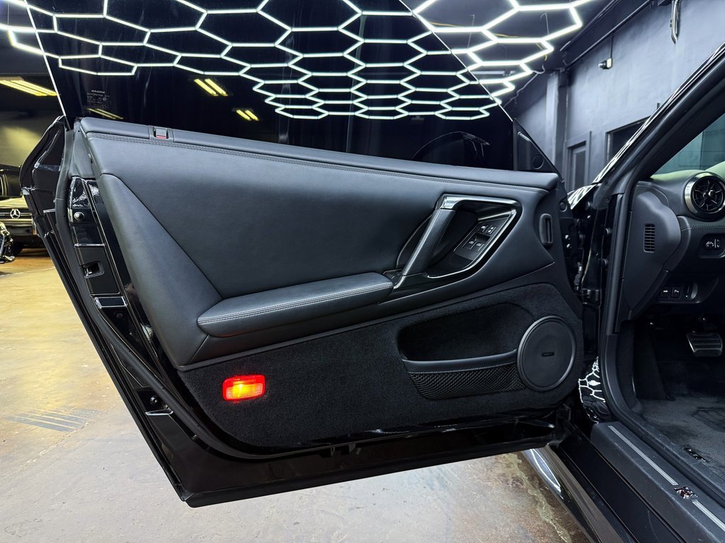 Used 2017 Nissan GT-R Premium image 12