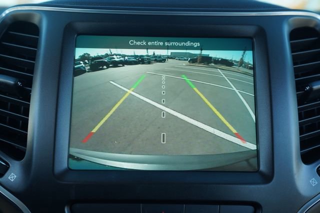 Used 2022 Jeep Cherokee Trailhawk image 28