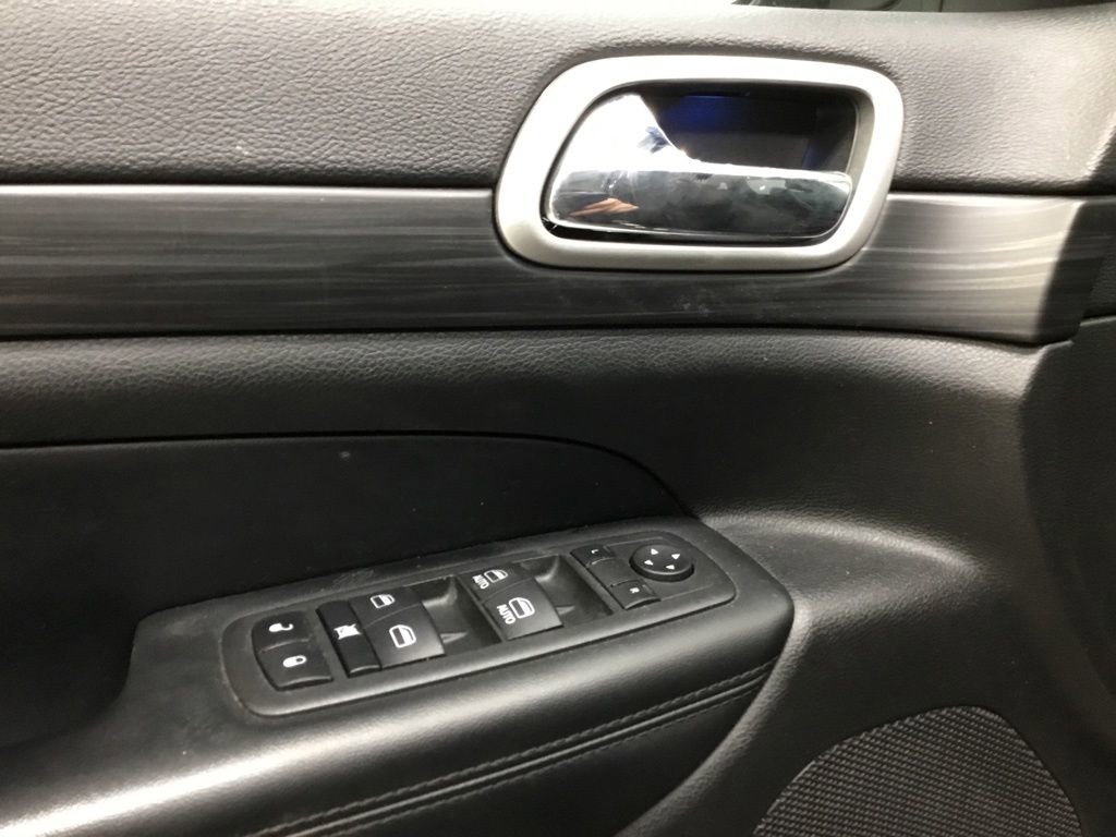 Used 2022 Jeep Grand Cherokee Laredo X image 7