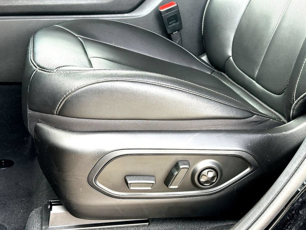 Used 2023 Jeep Grand Cherokee L Limited w/ Luxury Tech Group II RWD image 11