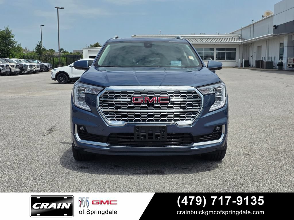 Used 2024 GMC Terrain Denali w/ Denali Premium Package AWD/4WD image 2