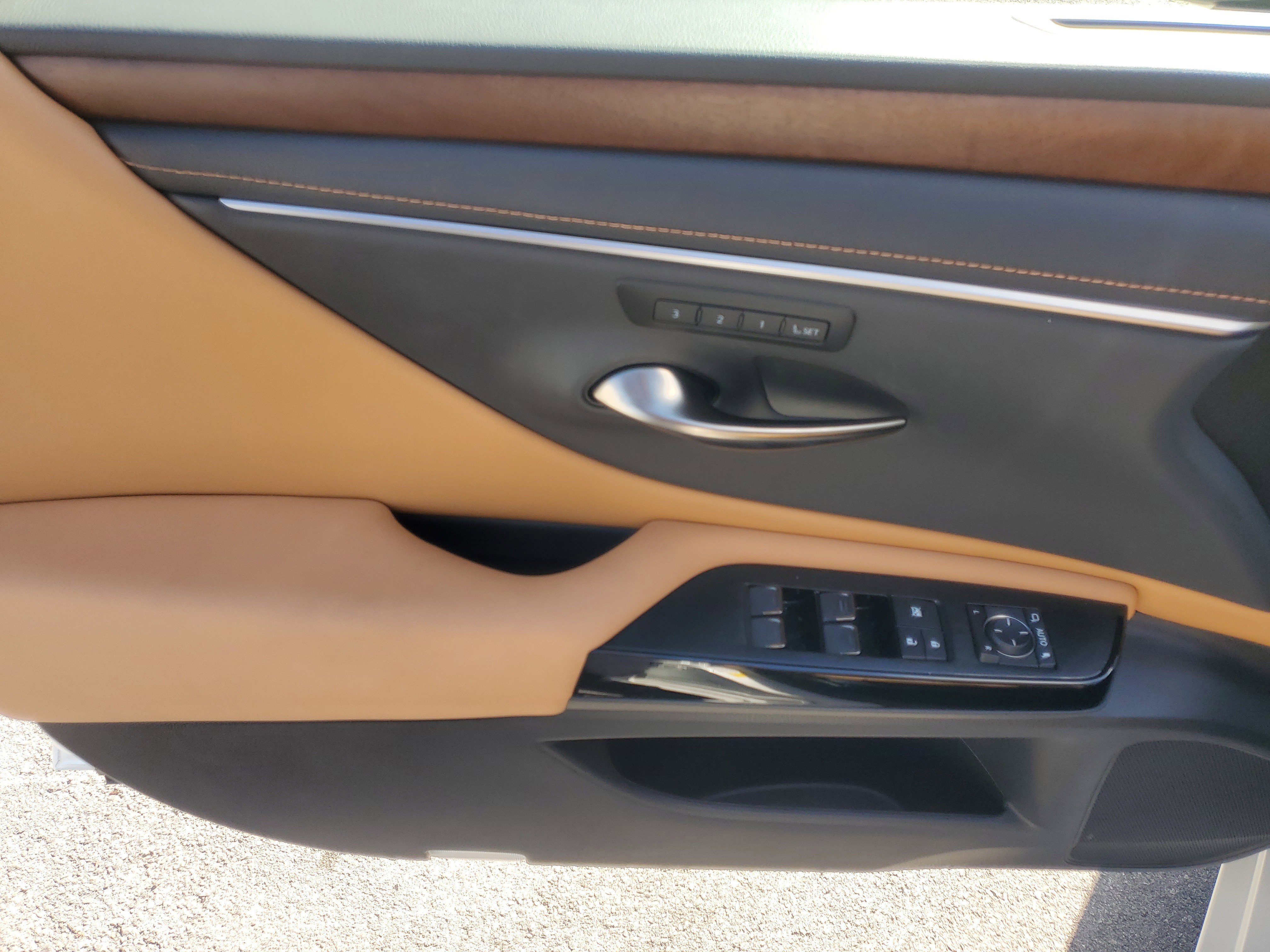 Used 2025 Lexus ES 350 w/ Premium Package image 19