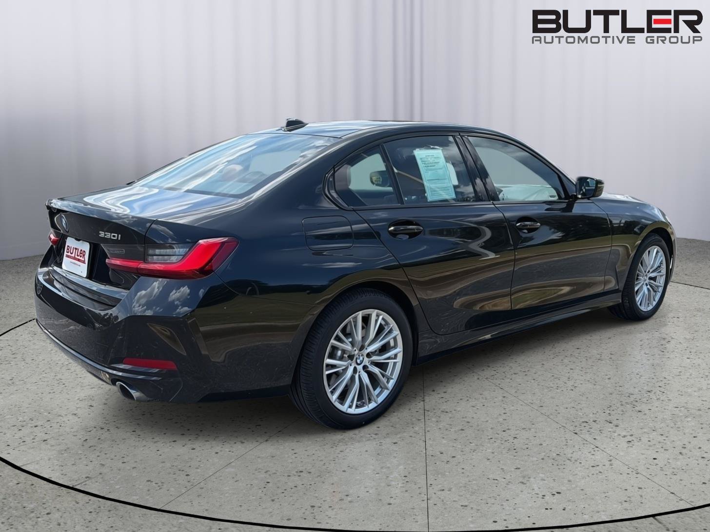 Used 2023 BMW 330i xDrive Sedan w/ Premium Package AWD/4WD image 6