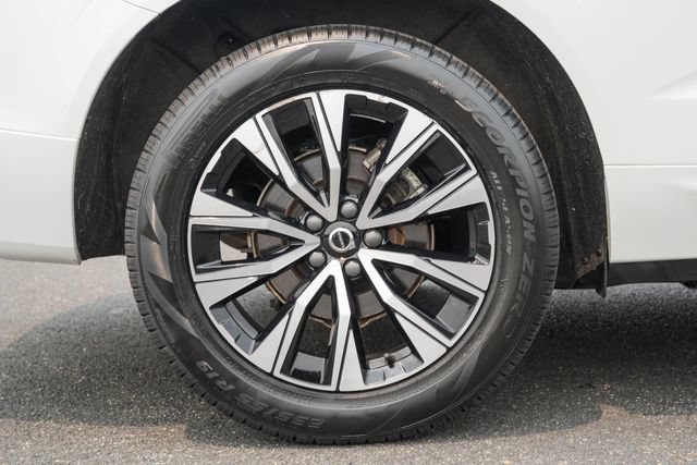 Certified 2024 Volvo XC60 B5 Plus w/ Protection Package Premier AWD/4WD image 19
