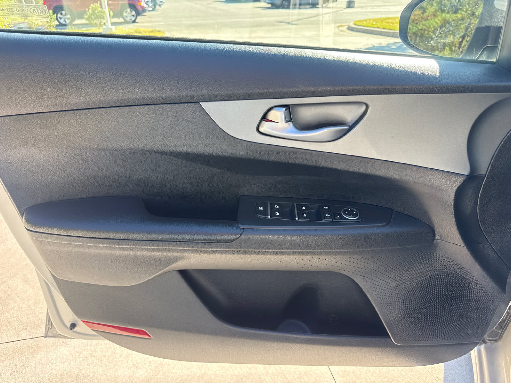 Used 2020 Kia Forte LXS FWD image 13