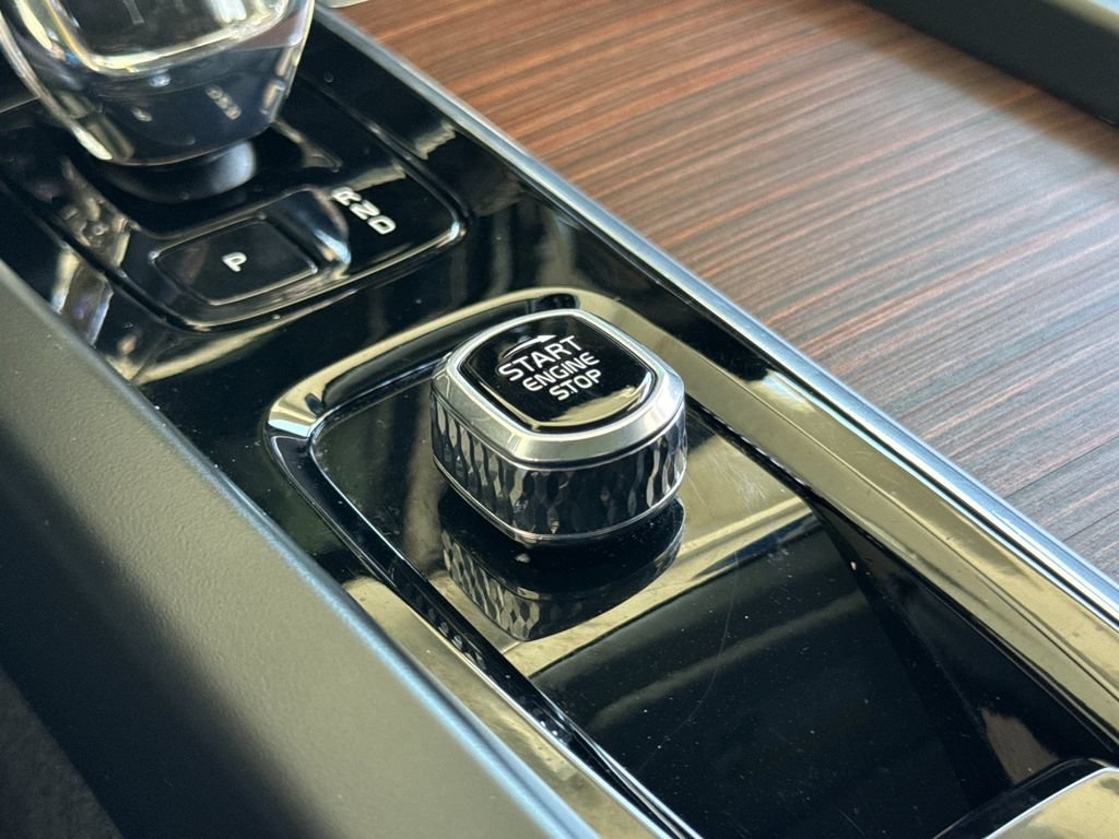 Certified 2023 Volvo XC60 B5 Ultimate AWD/4WD image 22