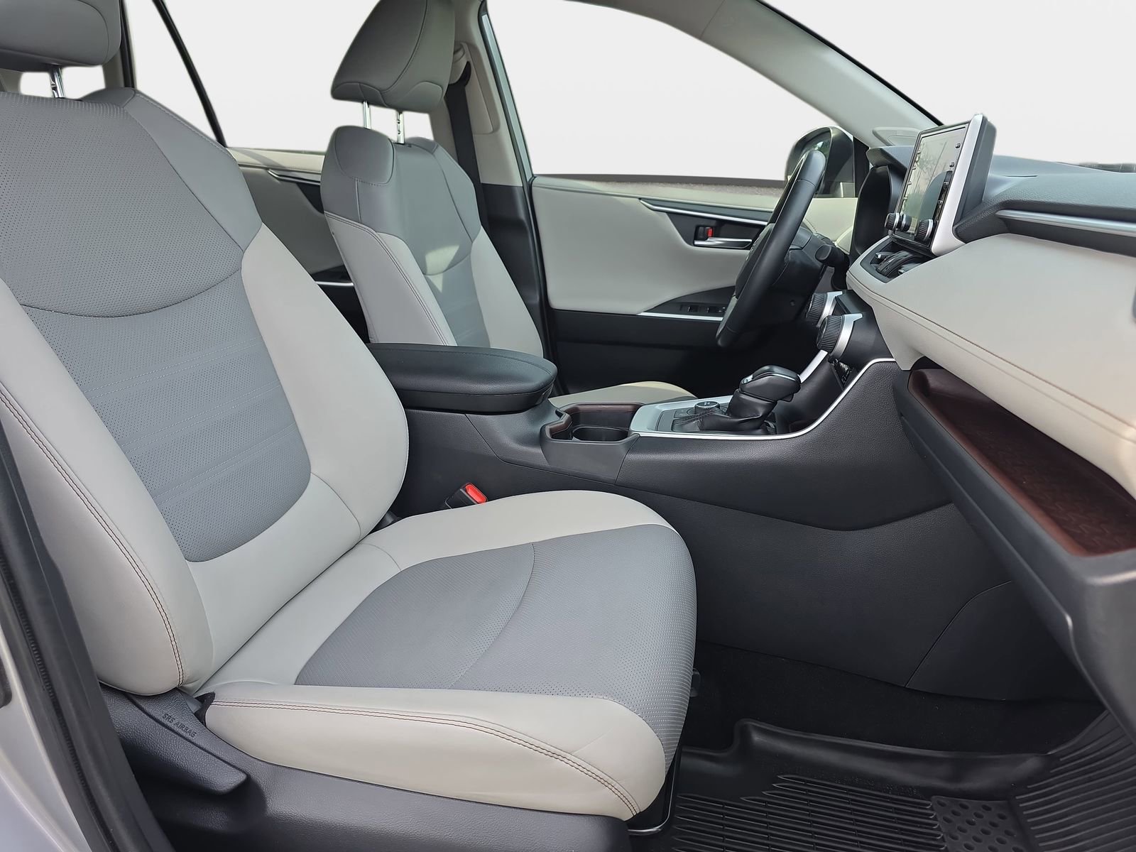 Used 2020 Toyota RAV4 Limited image 10