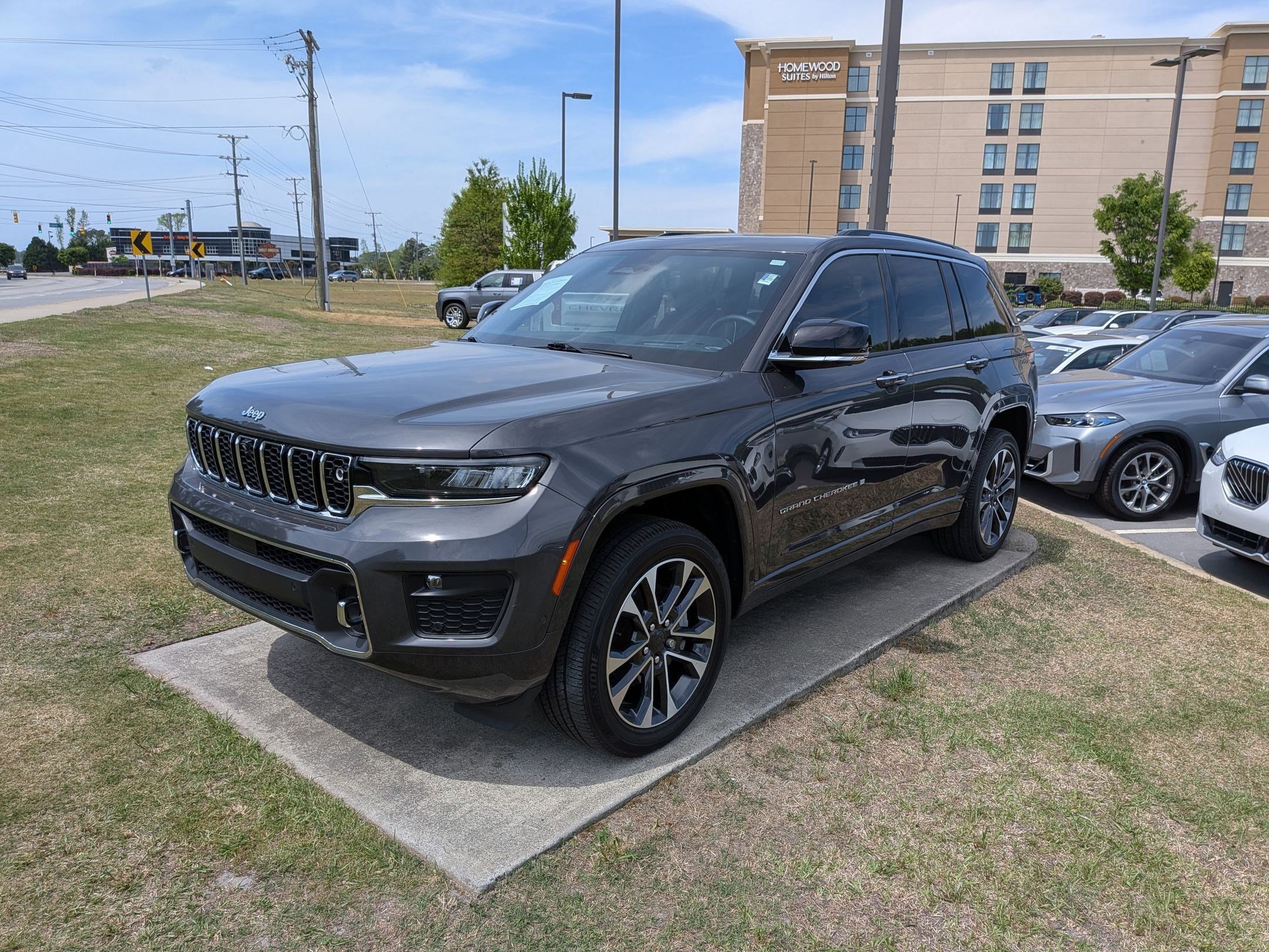 Used 2023 Jeep Grand Cherokee Overland w/ Adv Protech Group III AWD/4WD image 7