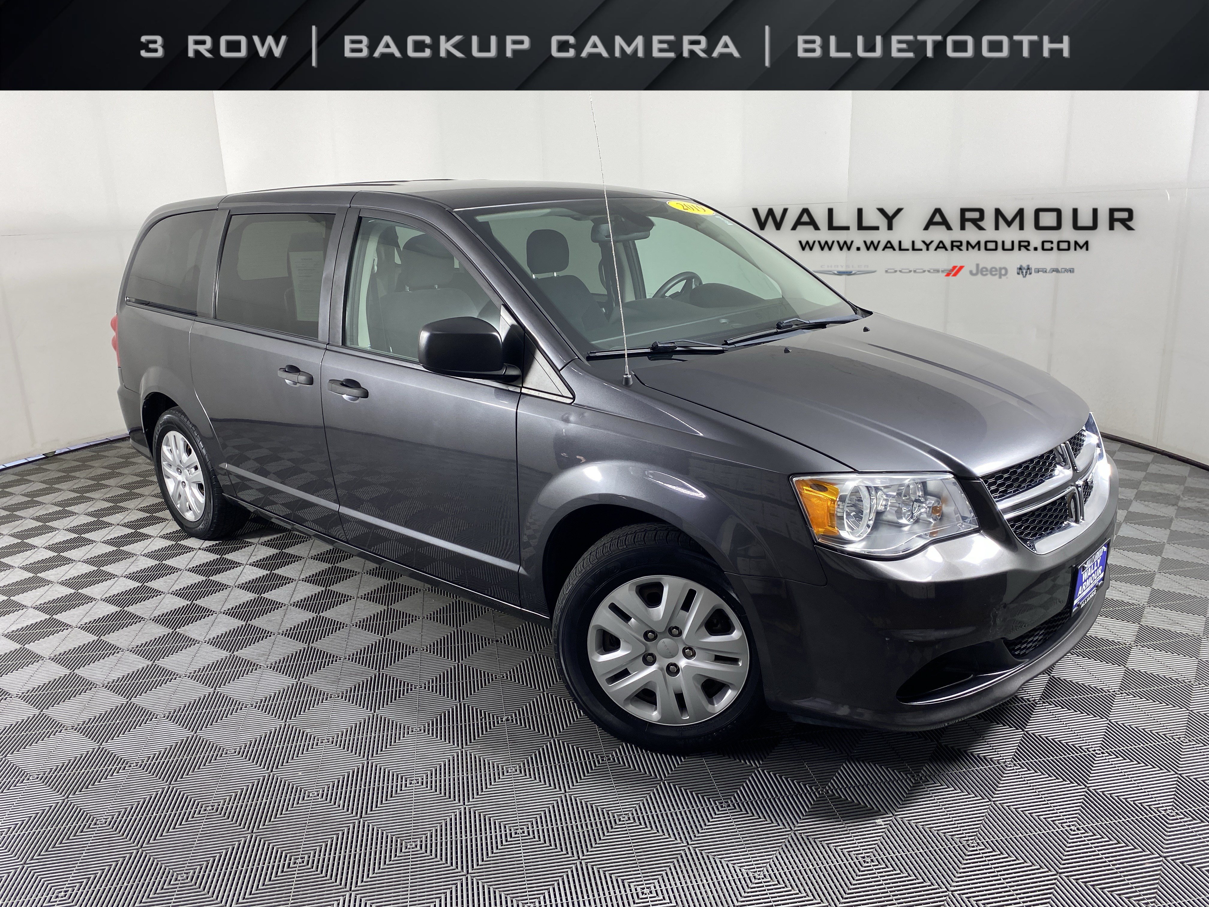 Used 2019 Dodge Grand Caravan SE w/ UConnect Hands-Free Group