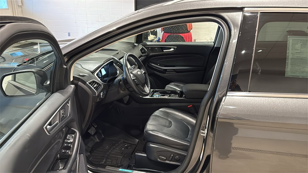 Used 2020 Ford Edge Titanium w/ Class II Trailer Tow Package image 23