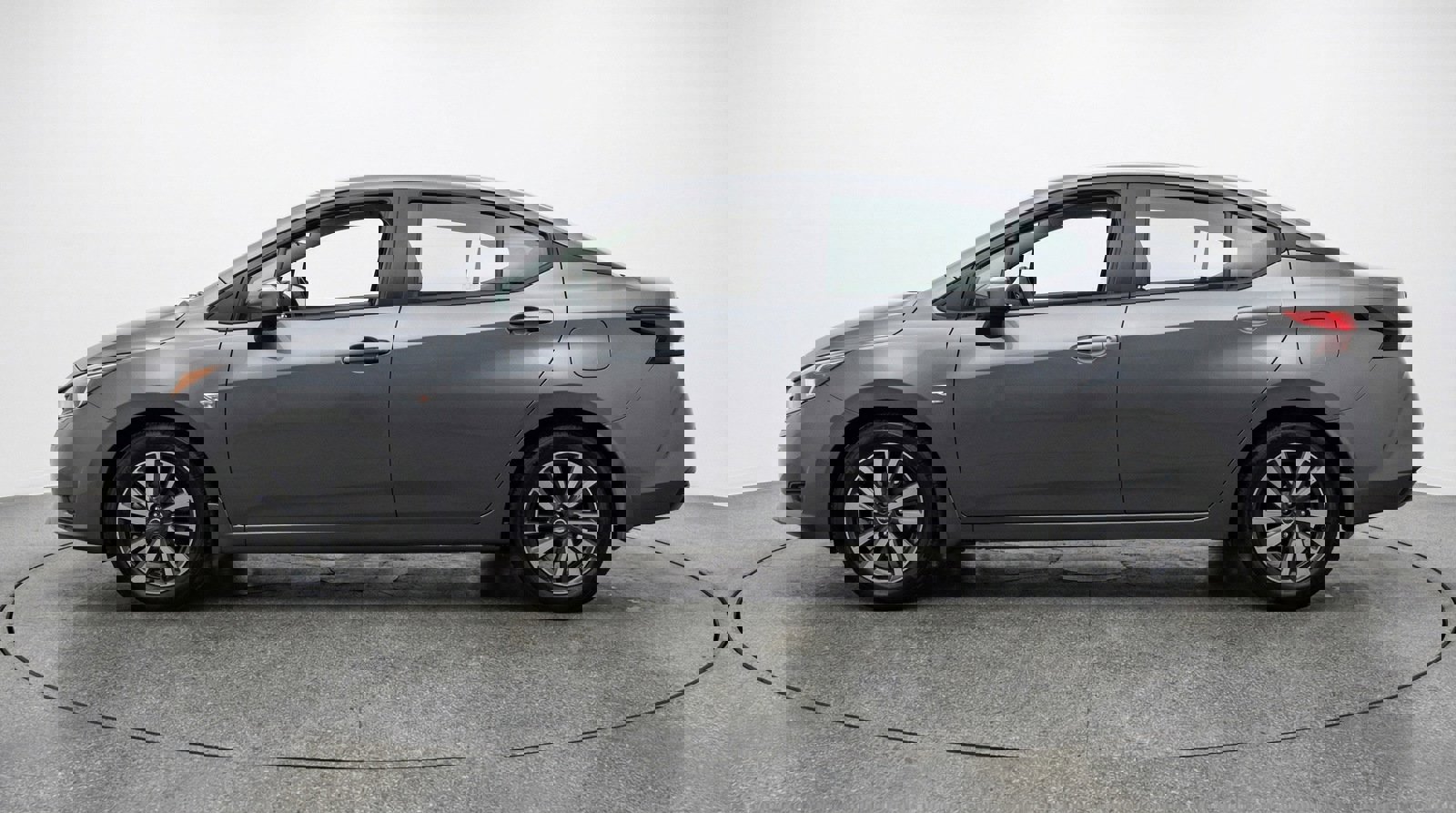 Used 2025 Nissan Versa SV image 4