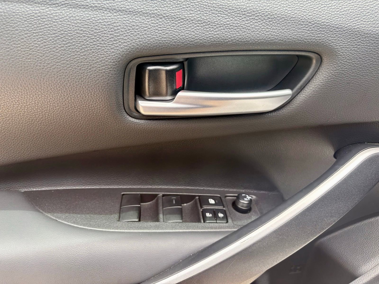 Used 2025 Toyota Corolla SE FWD image 17