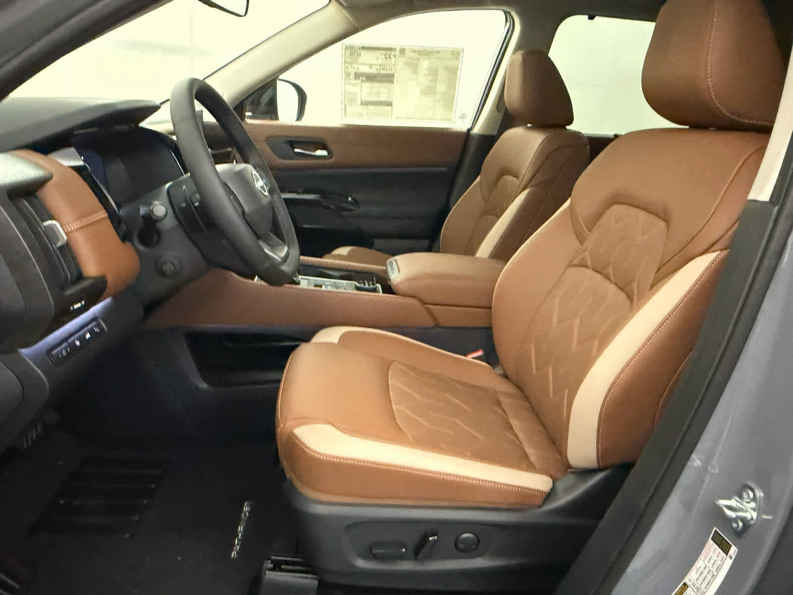 New 2026 Nissan Pathfinder Platinum AWD/4WD image 14