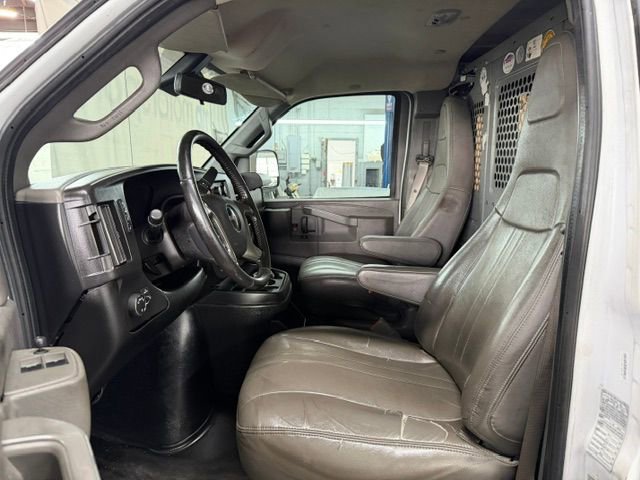 Used 2019 GMC Savana 3500 Extended w/ Driver Convenience Package RWD image 7
