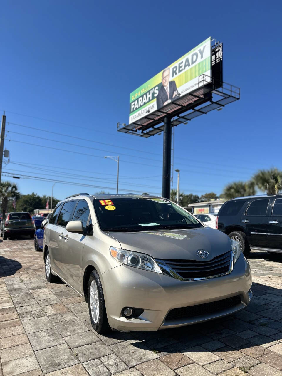 Used 2015 Toyota Sienna XLE w/ XLE Navigation Package FWD image 2