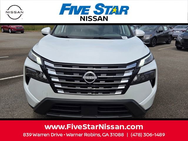 Used 2025 Nissan Rogue SV image 2