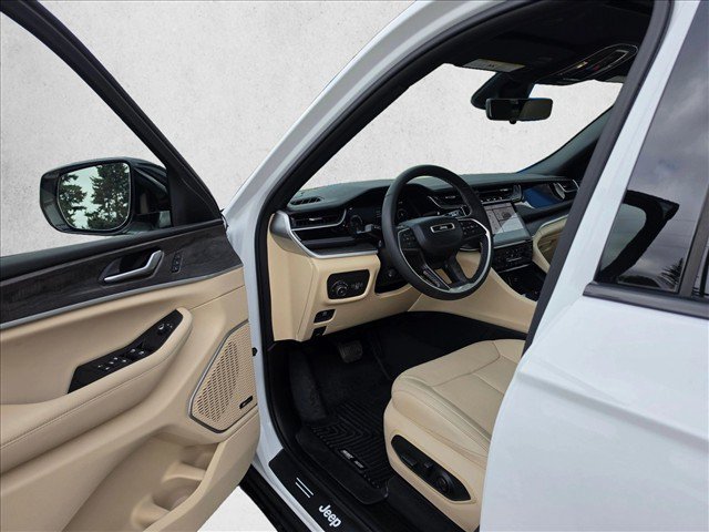 Used 2023 Jeep Grand Cherokee L Limited w/ Luxury Tech Group II AWD/4WD image 23