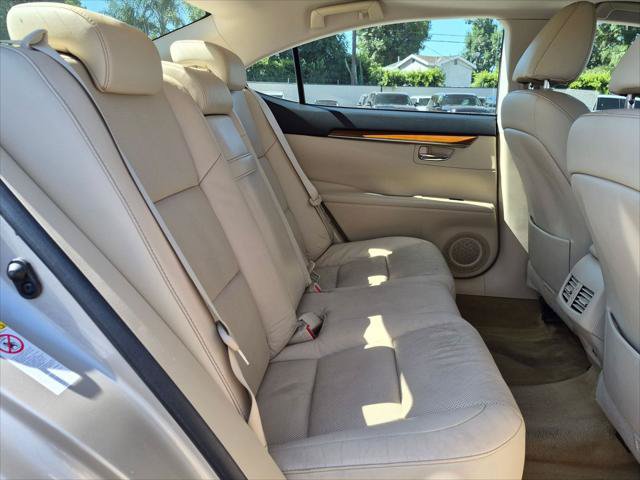 Used 2013 Lexus ES 300h w/ Luxury Pkg FWD image 25