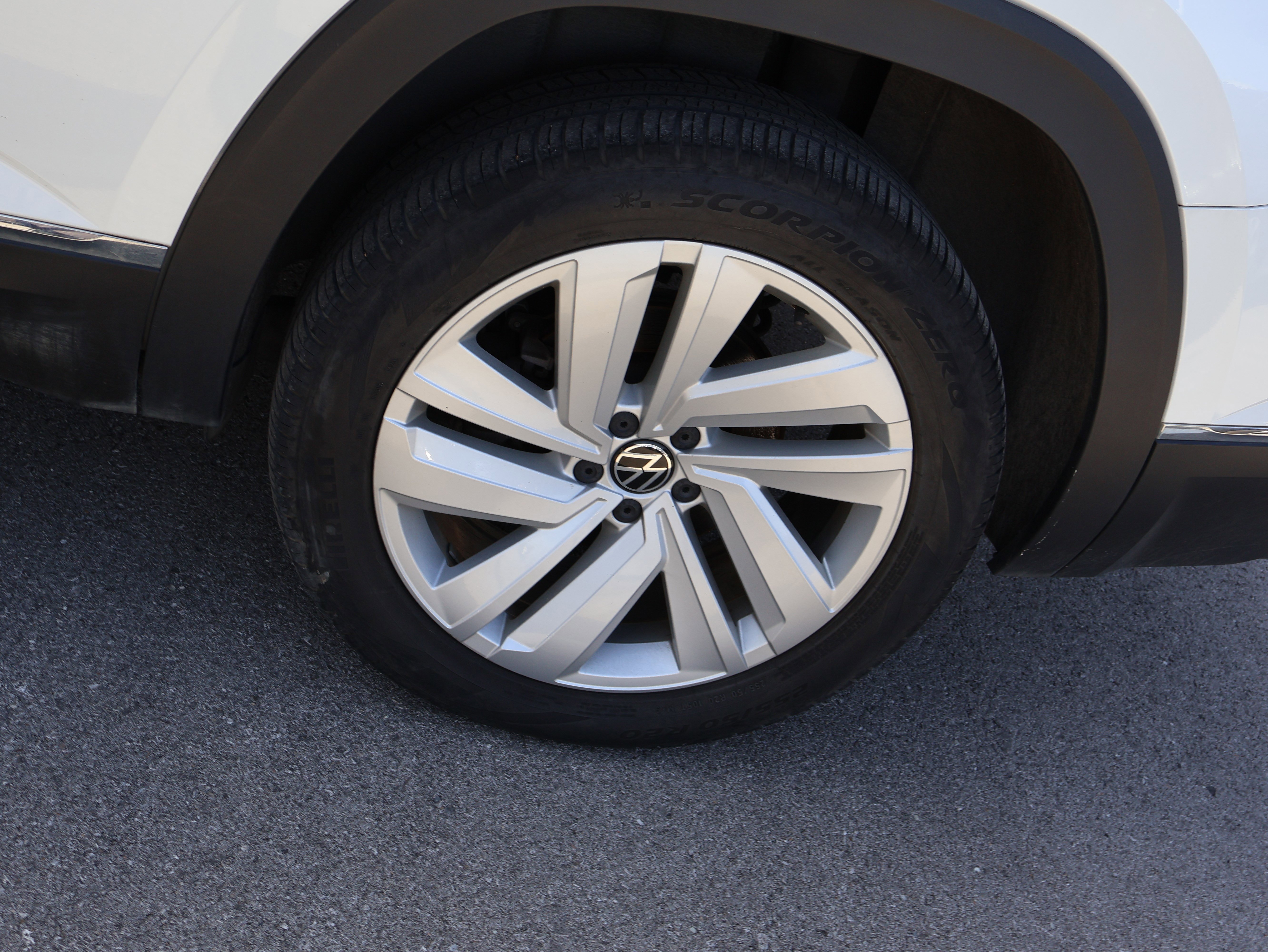 Used 2023 Volkswagen Atlas SEL image 40