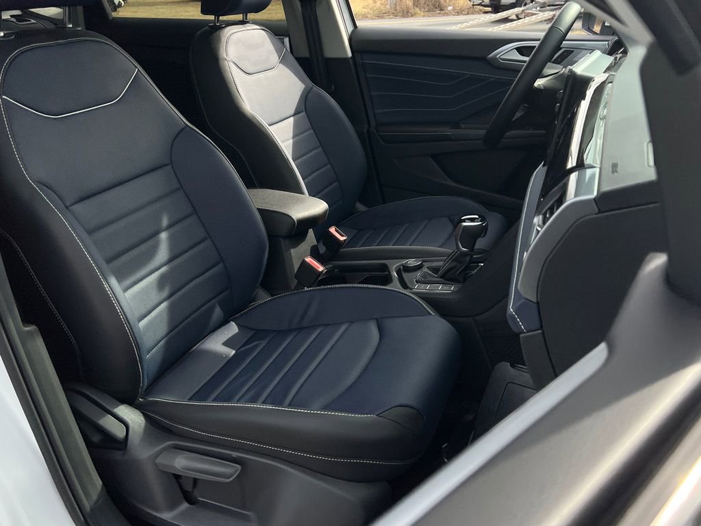 New 2026 Volkswagen Taos SEL image 9