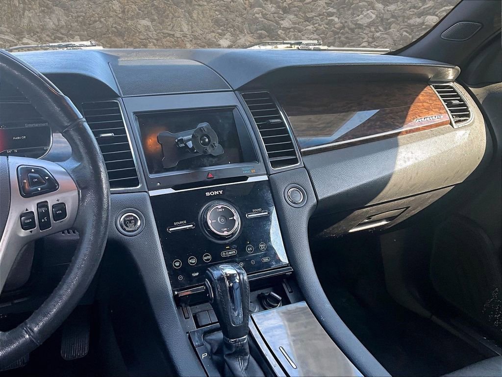 Used 2018 Ford Taurus Limited image 5