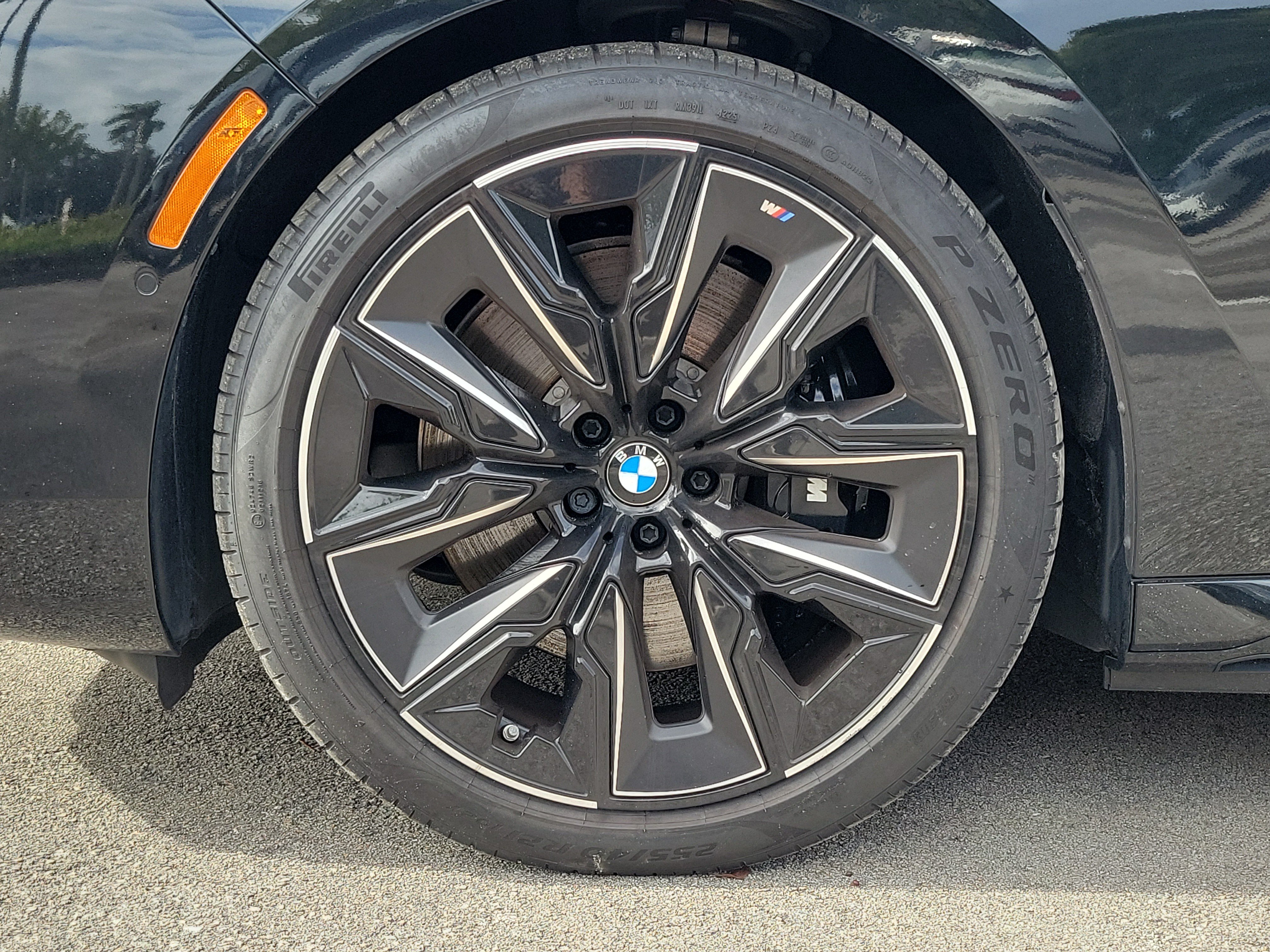 Used 2026 BMW i7 eDrive50 w/ M Sport Package RWD image 6