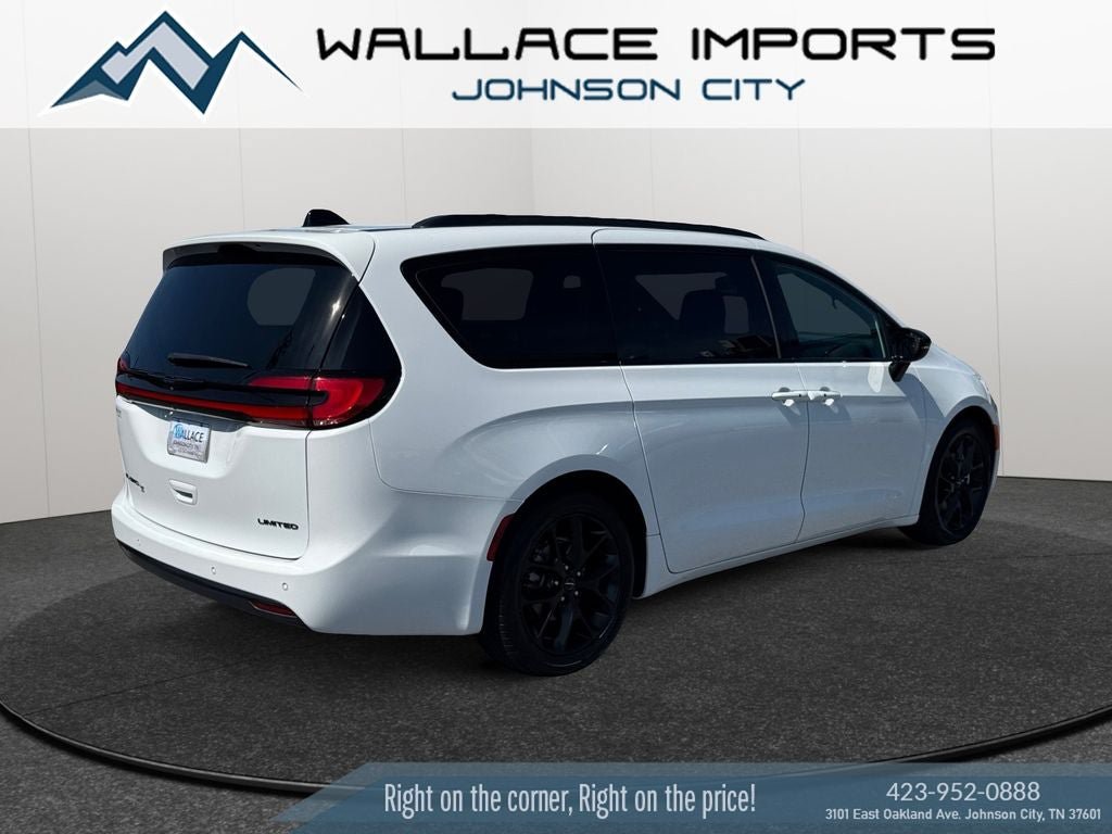 Used 2025 Chrysler Pacifica Limited FWD image 5