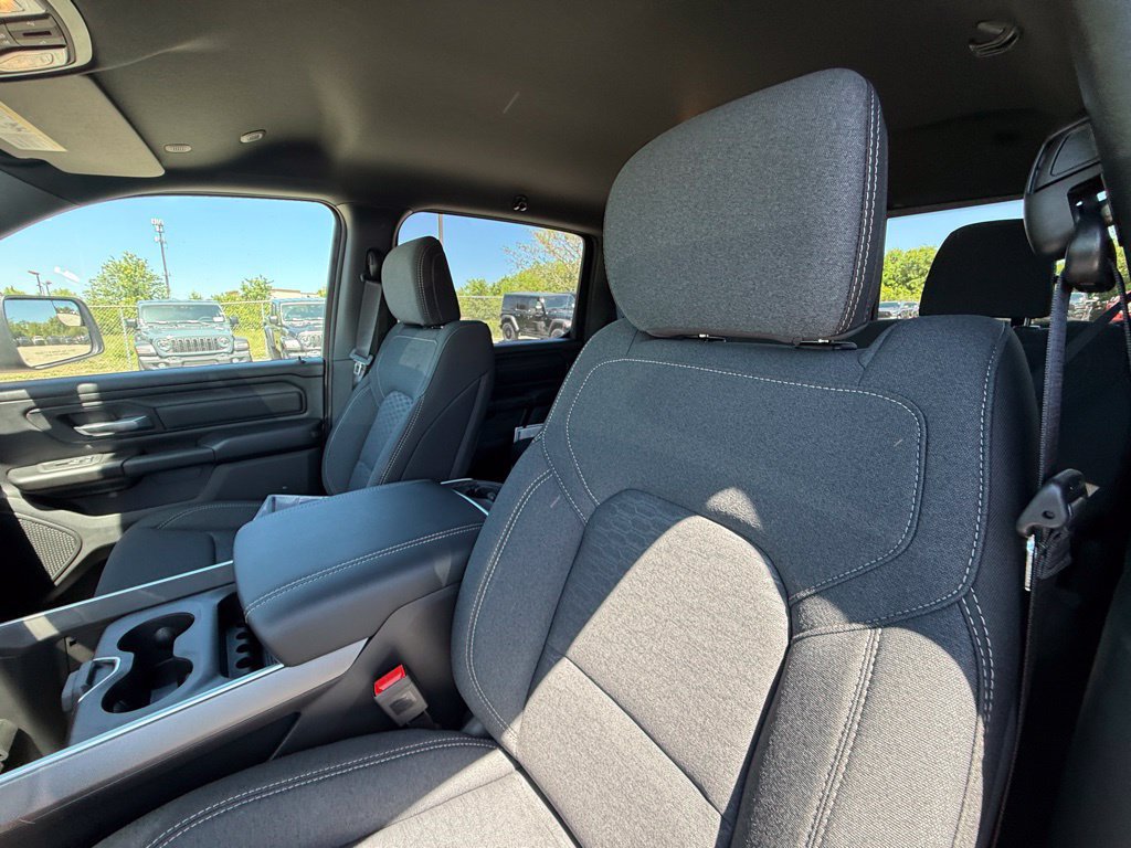 New 2026 RAM 1500 Express AWD/4WD image 14