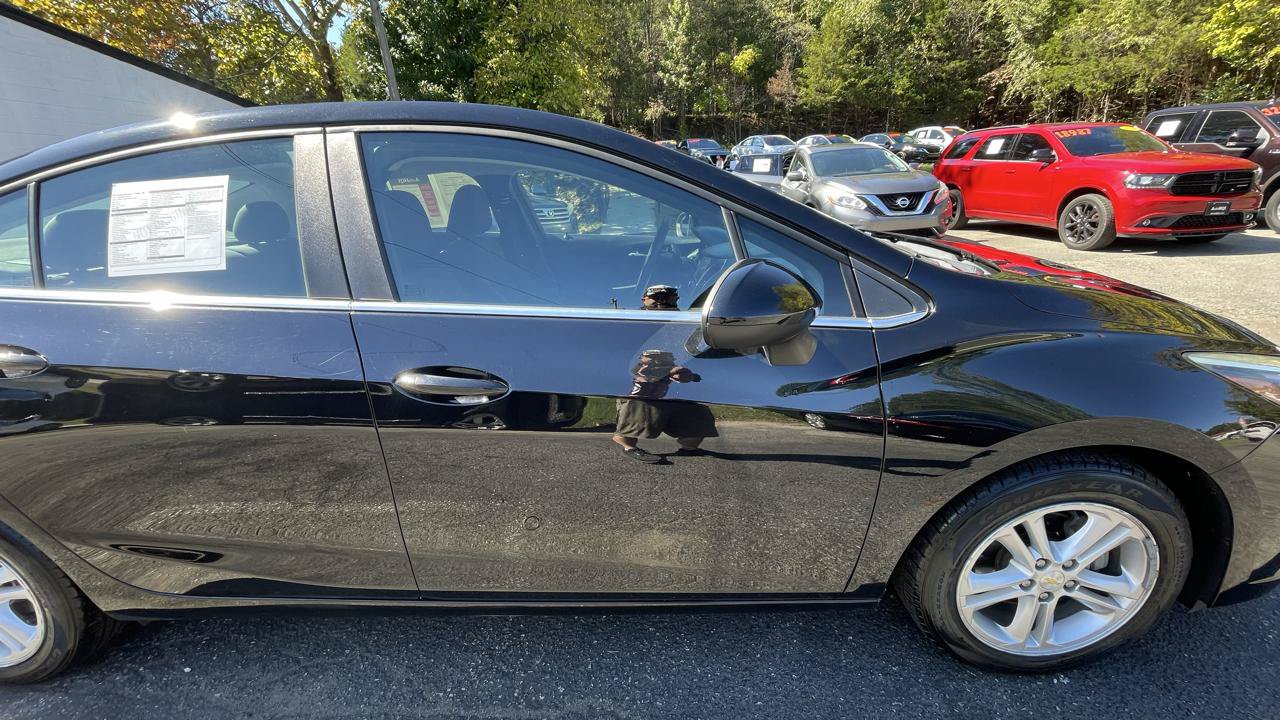 Used 2018 Chevrolet Cruze LT FWD image 11