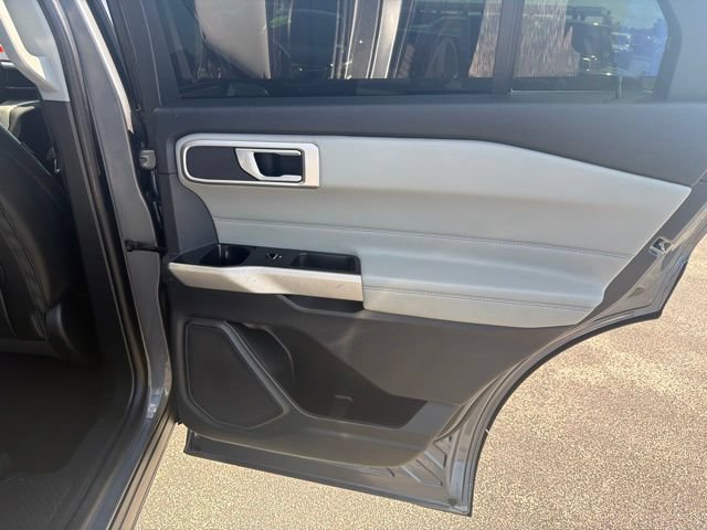Used 2023 Ford Explorer XLT w/ Equipment Group 202A AWD/4WD image 37