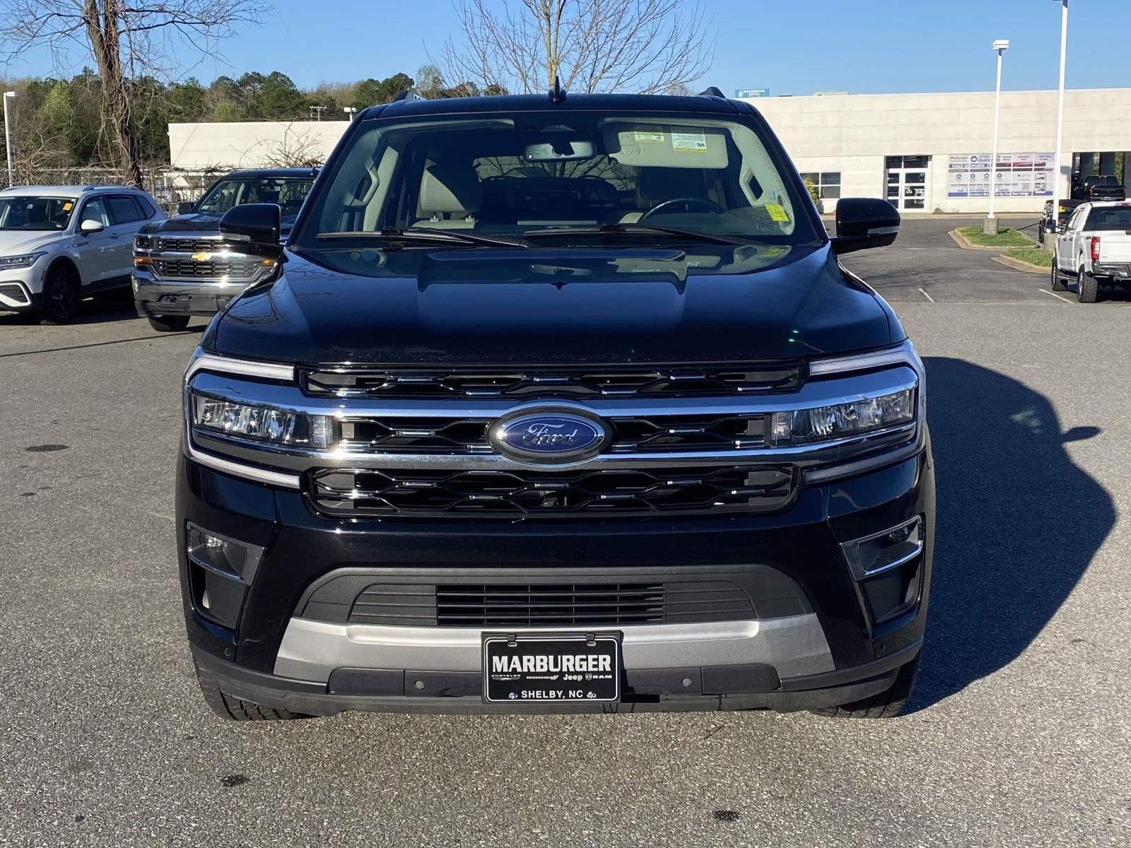Used 2024 Ford Expedition Limited AWD/4WD image 2