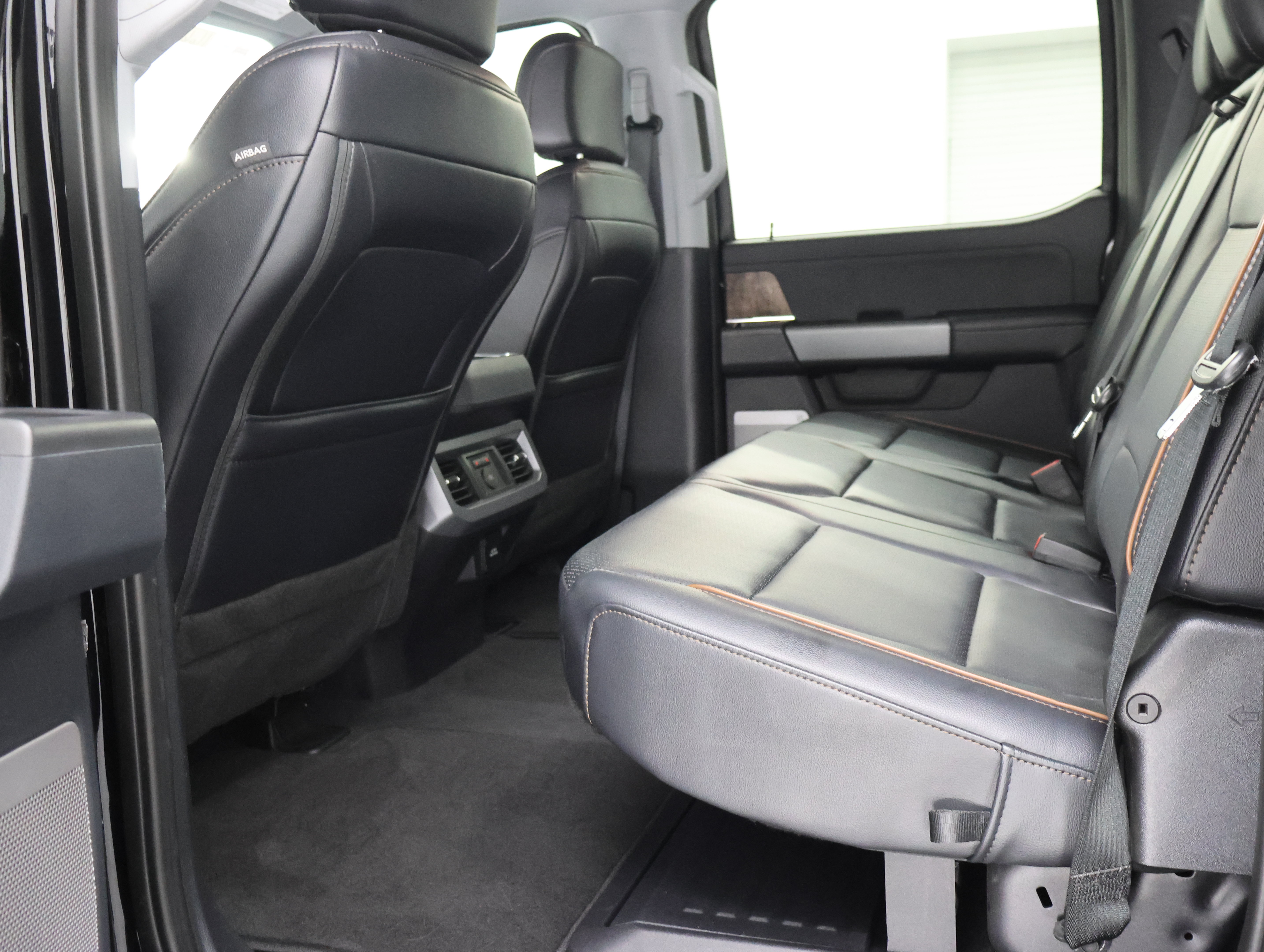 Used 2025 Ford F350 Lariat w/ Lariat Ultimate Package AWD/4WD image 9