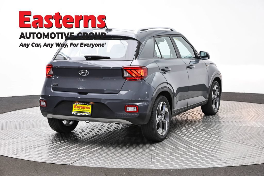 Used 2024 Hyundai Venue SEL FWD image 5