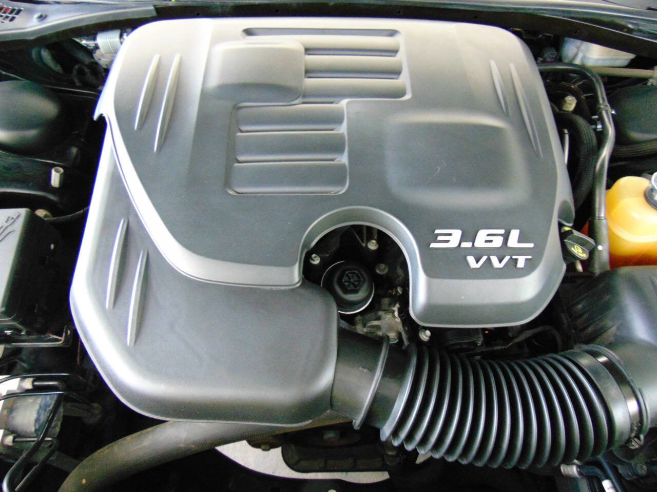 Used 2015 Dodge Challenger SXT Plus w/ Driver Convenience Group RWD image 19